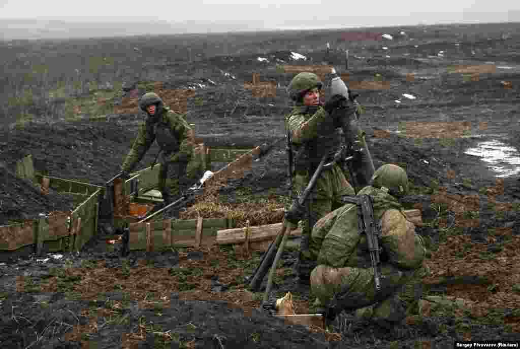 Russian servicemen prepare to fire a mortar during drills at the Kuzminsky range on January 21. 