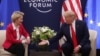 Прэзыдэнт ЗША Дональд Трамп (справа) з прэзыдэнткай Эўрапейскай камісіі Урзуляй фон дэр Ляен. 2020 