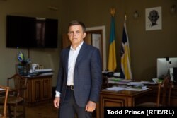 Primarul din Jîtomîr, Serghei Suhomlin, spune că deja două școli din orașul său sunt încălzite cu paie.