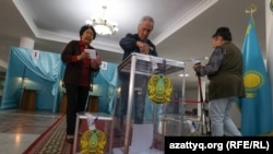 Қазақстан Конституциясына өзгерістер мен толықтырулар енгізу туралы референдум. 5 маусым, 2022 жыл. Азаттық архивіндегі фото.
