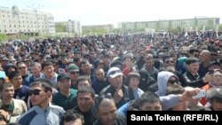 Жер реформасына қарсы Атырауда өткен наразылық жиыны. 24 сәуір, 2016 жыл.