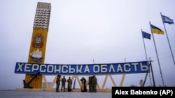 Вибухові та черепно-мозкові травми й контузії дістали 49-річний чоловік та 57-річна жінка, зазначив Прокудін