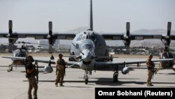 د امریکا او طالبانو ترمنځ د دوحې تر هوکړې وروسته، نېږدې ۱۲،۰۰۰ امریکايي عسکرو افغانستان پرېښود او اوس ‌مهال یې یوازې ۳،۵۰۰ سرتېري هلته مېشت دي.