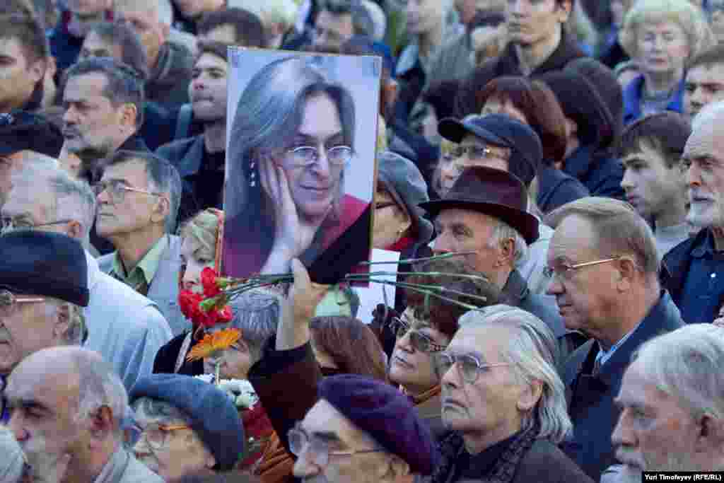 Gathering in Moscow on the fourth anniversary of Politkovskaya's death in 2010