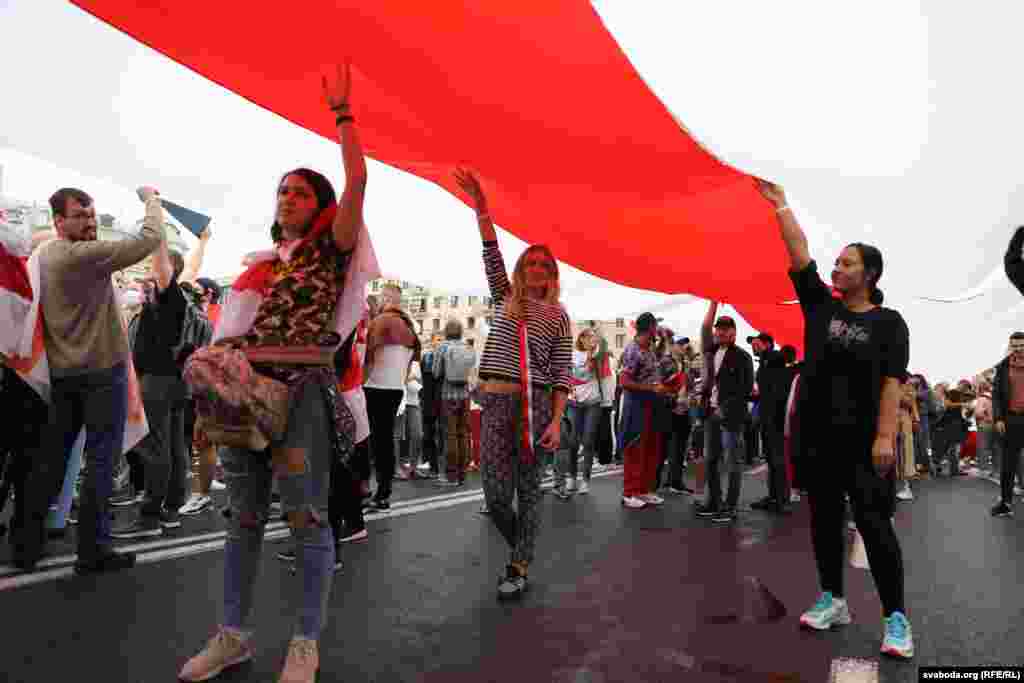 The flag was used by the Belarusian Democratic Republic in 1918 before the country became part of the Soviet Union. It was also independent Belarus's official flag from 1991 to 1995, before a different state banner was introduced under Lukashenka. 
