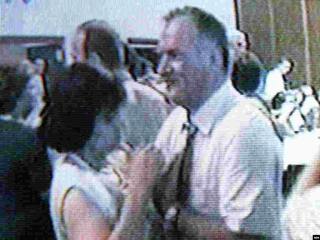 A TV grab released in 2009 reportedly showed Mladic dancing with an unidentified woman.