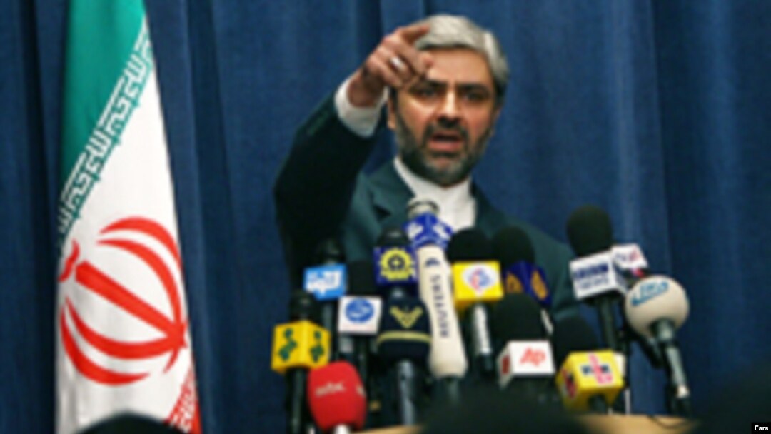 آقای حسینی حاضر نشد تا درباره هویت مسئولان آمریکایی اظهار نظر کند.