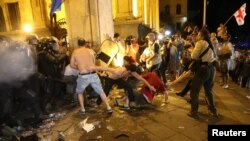 Під час протистояння біля будівлі парламенту Грузії. Тбілісі, у ніч на 21 червня 2019 року 