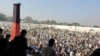 جلال اباد کې د پاکستانۍ ویزې اخېستونکو ګڼه ګوڼه