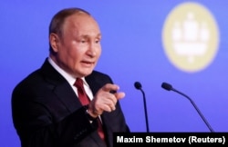 Президент Росії Володимир Путін під час виступу на Петербурзькому міжнародному економічному форумі. Петербург, 17 червня 2022 року