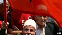 Arhivski snimak - demonstracije na ulicama Prištine u ljeto 2006. godine