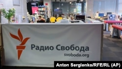 RFE/RL's Russian Service received six notifications on March 2 in which Russia's media-monitoring agency threatened to block the service's website amid ongoing coverage of the conflict in Ukraine.
