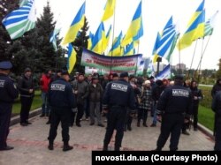 Акция протеста коммунистов в поддержку сближения Украины с Евросоюзом. Донецк, 6 октября 2013 года.