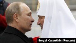 Президент Росії Володимир Путін (праворуч) і Московський патріарх Кирило (архівне фото)