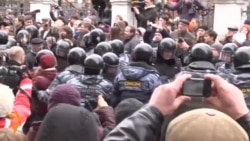 Police Detain Scores Of Protesters As Bolotnaya Trial Ends