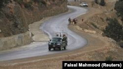 پاکستاني پوځيان په جنوبی وزیرستان کې د ګزمې په حال کې - انځور له ارشیفه