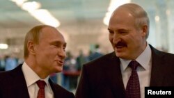 Президент Росії Володимир Путін та президент Білорусі Олександр Лукашенко. Мінськ, лютий 2015 року