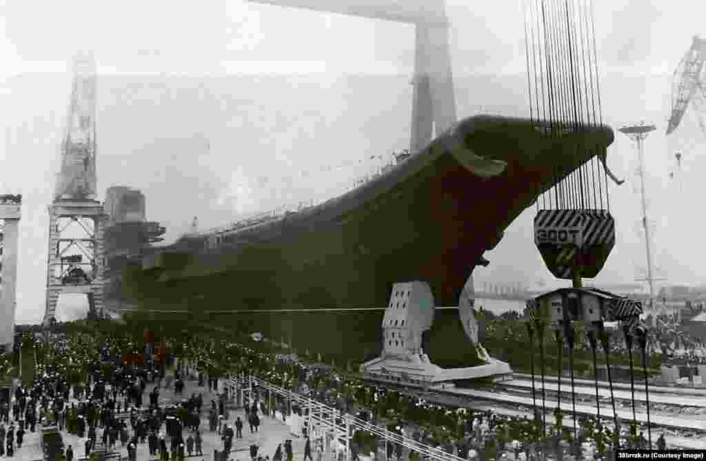 During the 1980s, the carrier and her sister craft, Varyag (pictured here), risked becoming stillborn projects as the U.S.S.R. neared collapse. The Varyag remained unfinished by the Soviet and Russian navies and was eventually sold to China, leaving the Kuznetsov as the sole aircraft carrier in the Russian Navy. 