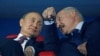 Putin îi promite ajutor militar lui Lukașenka, „impostura” lui Michel Onfray și cum a readus Merkel socialismul. Revista presei europene