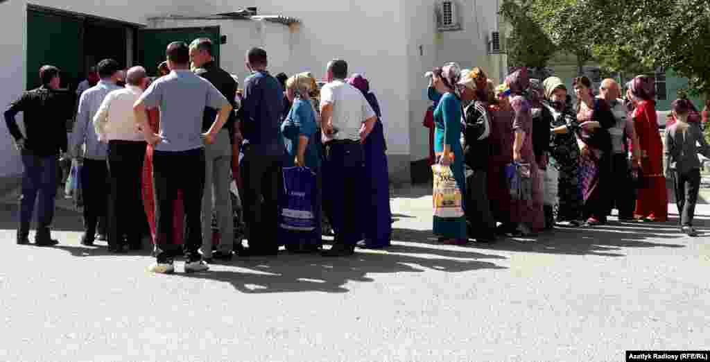 Продуктовый магазин на Хитровке, улица Ага Бердыева, Ашхабад 