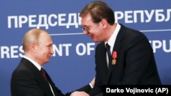 Президент Росії Володимир Путін (ліворуч) і нагороджений ним орденом Олександра Невського президент Сербії Александр Вучич (праворуч). Белград, Сербія, 17 січня 2019 року