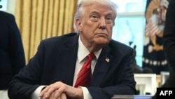Адміністрація Трампа звинувачує NPR та PBS у підживленні «партійноcті та лівої пропаганди», що є вкрай «недоречним та неналежним використанням грошей платників податків»