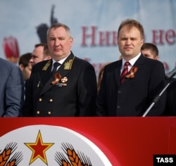 Віце-прем'єр Росії Рогозін (л) і екс-«президент» Придністров'я Шевчук (п) на параді до дня перемоги в Тирасполі
