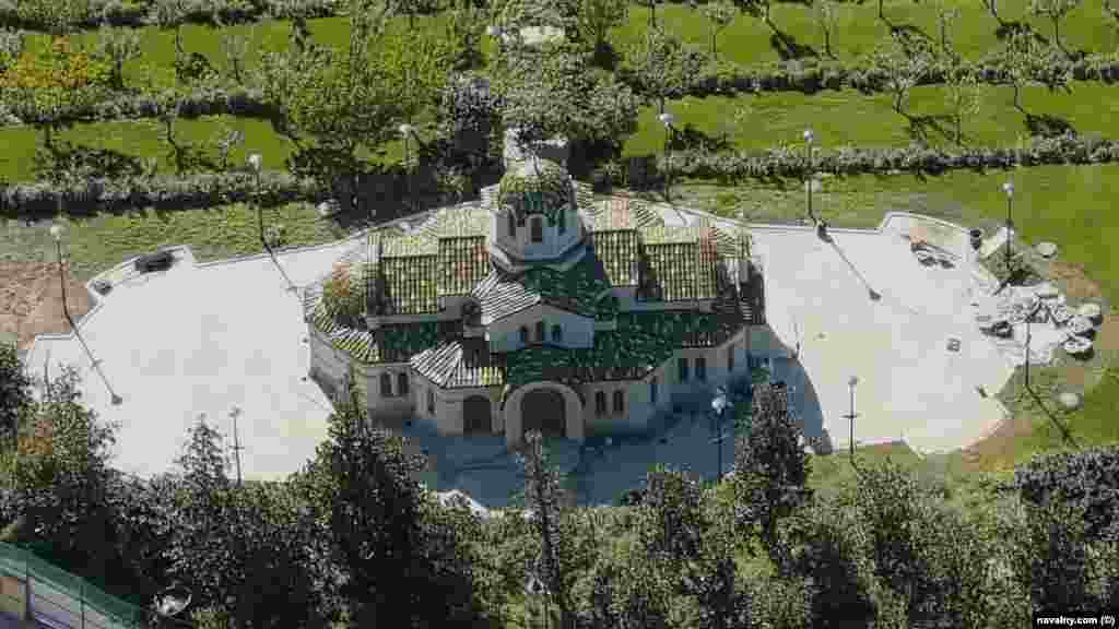 A green-tiled church is located on the property, which Navalny claims is "the most secret and closely guarded facility in Russia." 