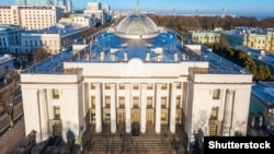 Автори законопроєкту пропонують забрати із закону частину 2 статті 1, у якій йдеться, що «Національне бюро утворюється президентом України відповідно до цього та інших законів України»