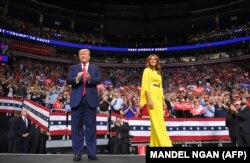 Президент Дональд Трамп и первая леди США во время объявления кампании 2020 года.