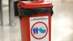 Корпите кои ги поставува „Флорозон“ за отпад од заштитни маски и ракавици.