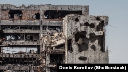 Все, що залишилося від Донецького аеропорту, по якому російські танки стріляли прямою наводкою
