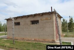 Казакстандагы тоталитардык жазалоолордун курмандыктарына арналган "АЛЖИР" музейиндеги бир көрүнүш. 30.5.2019.