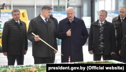 Лукашэнка падчас наведваньня Сьветлагорскага ЦКК, 2020 год
