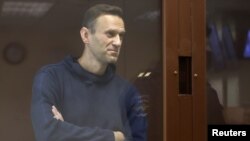 Opposition politician Aleksei Navalny in a Moscow courtroom on February 5