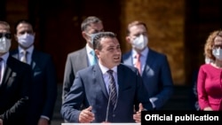 Скопје- мандатарот Зоран Заев пред Собранието придружуван од кандидатите за министри го достави составот на новата влада, 26.08.2020