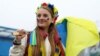 Ілюстраційна світлина. Юна вболівальниця української збірної перед відбірковим матчем Чемпіонату світу з футболу між Україною і Уельсом. 2022 рік