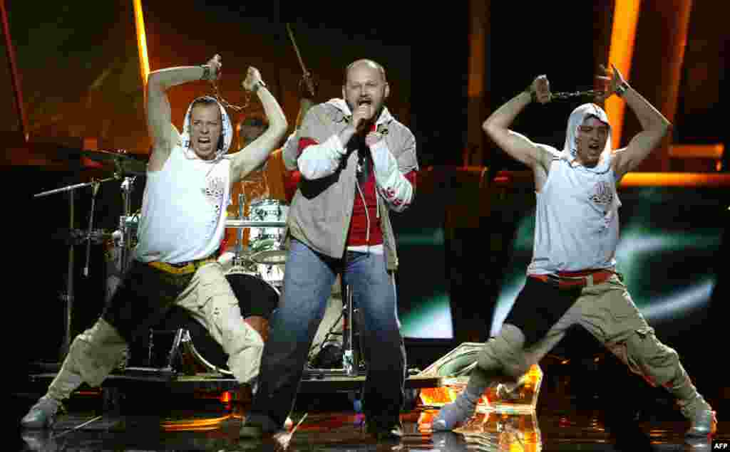 The Ukrainian band GreenJolly first became famous when its song, "Razom nas bahato" ("Together We Are Many") became the unofficial anthem of the pro-democracy Orange Revolution in 2004. The band performed the same song when it was chosen to represent Ukraine during its host year in 2005. The performance drew a tepid two points from Russia. 