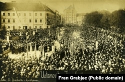 'Kod Južnih Slovena - Slovenaca, Hrvata, Srba u Vojvodini i kasnije 1878. i u Bosni i Hercegovini, ta ideja emancipacije bila je jako značajna i mnogo je uticala na razvoj ideje jugoslovenstva.'(Fotografija: Kraljevina SHS proglašena je 1918 u Ljubljani)