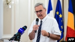 Ambasadorul Franței în România, Nicolas Warnery, a susținut pe 5 iunie 2025 o conferință de presă pe tema dezinformării și a știrilor false referitoare la Franța pe rețelele sociale din România, la sediul Ambasadei Franței din București.