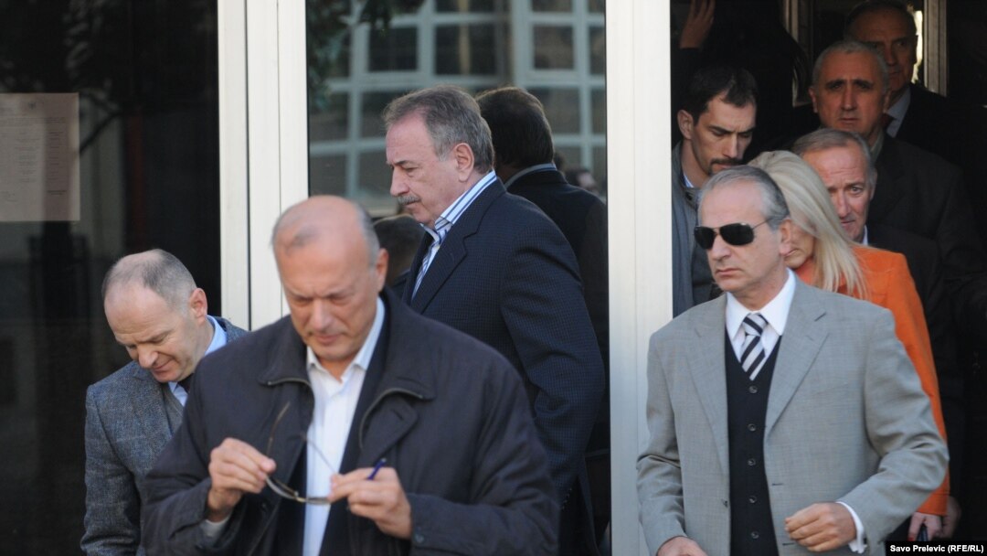 Milorad Ivanović, Milislav Marković i ostalih devet bivših službenika MUP-a izlaze iz suda nakon oslobađajuć presude za deportacije, 2012.
