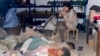Децата спијат во засолниште за време на гранатирањето во Степанакерт во Нагорно-Карабах, 20 септември 2023 