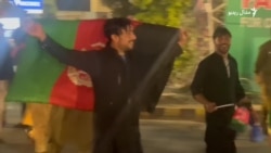 افغانانو په کرکټ کې انګلینډ ته د ماتې ورکولو په خوشالۍ کې اتڼونه کړي دي