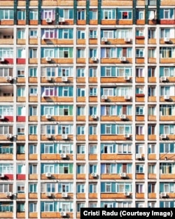 Posting as raidenbucharest, Radu finds the sublime within the ordinary, like this span of a residential building in the capital.