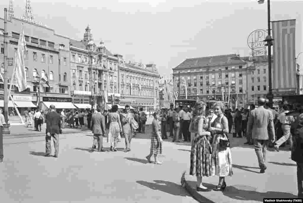 People enjoying a summer day in Zagreb in 1955. After the death of Stalin, Yugoslavia was able to play the West off against the Soviet Union as each side was vying for influence over the country.