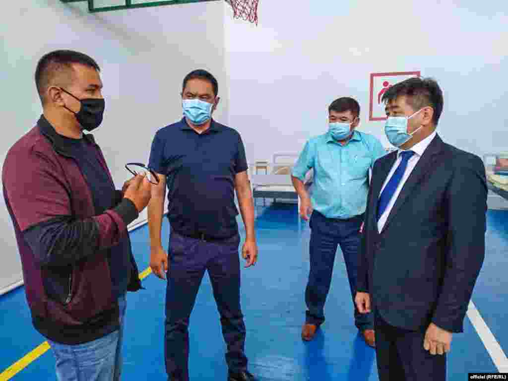 Government official&nbsp;Akylbek Osmonaliev (right) inspects makeshift hospitals in the Issyk-Kul region.