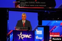 Premierul Ungariei vorbește la conferința conservatorilor americani în Dallas, pe 4 august. „Mai puțini travestiți, mai mult Chuck Norris", a fost printre mesajele transmise de acesta.
