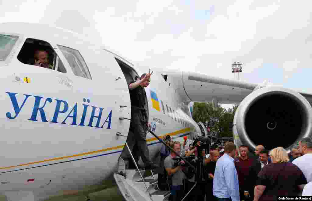 Ukrainian film director Oleh Sentsov, who was jailed on terrorism charges in Russia, steps from a plane upon arrival in Kyiv. 