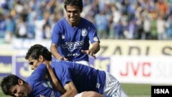تیم استقلال توانست با نتیجه چهار بر دو بر پاس همدان غلبه کند.
عکس از ایسنا