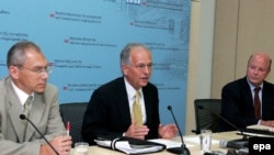 članovi "trojke" za Kosovo, Wolfgang Ischinger (EU), Frank Wisner (USA) i Aleksandr Botsan-Kharchenko (Rusija)